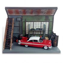 Diorama de Garagem e Carro Auto World - Plymouth Fury Christine Diorama AWSD001 - Ano 1958 - Escala 1/64